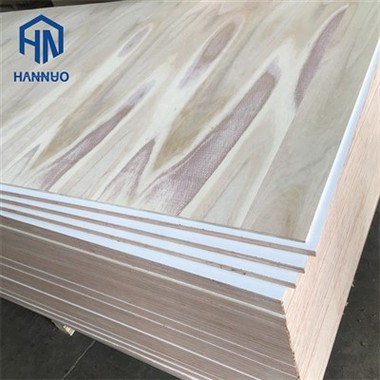 Beygjanlegur krossviður